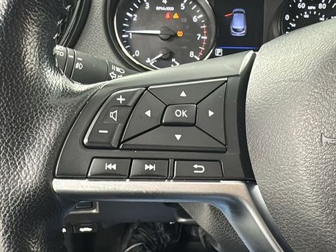 Used 2021 Nissan Rogue Sport SV w/ Technology Package image 13