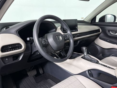 Used 2024 Honda HR-V LX image 3