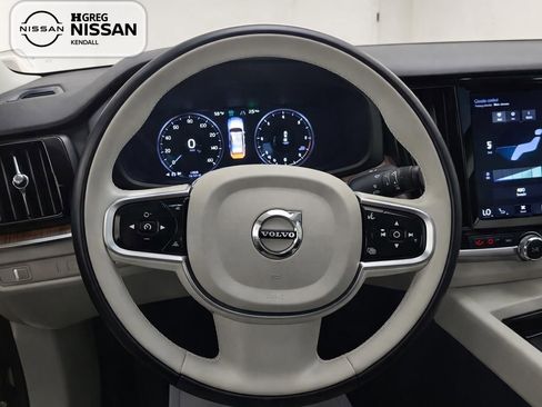 Used 2022 Volvo S60 B5 Momentum w/ Premium Package FWD image 9