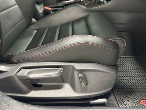 Used 2020 Volkswagen GTI SE FWD image 55