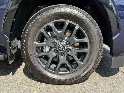 Used 2025 Toyota Sequoia Platinum AWD/4WD image 18