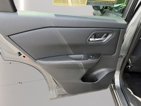 Used 2024 Nissan Rogue SV AWD/4WD image 17