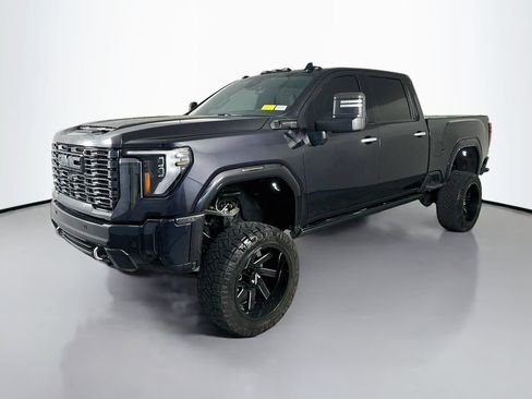 Used 2024 GMC Sierra 2500 Denali Ultimate AWD/4WD image 3
