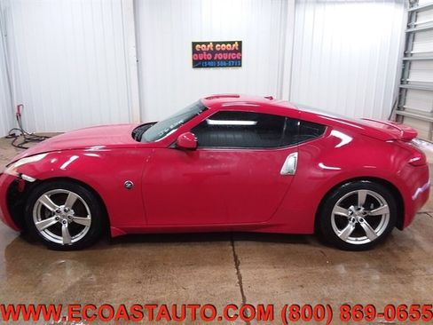 Used 2009 Nissan 370Z Touring image 2