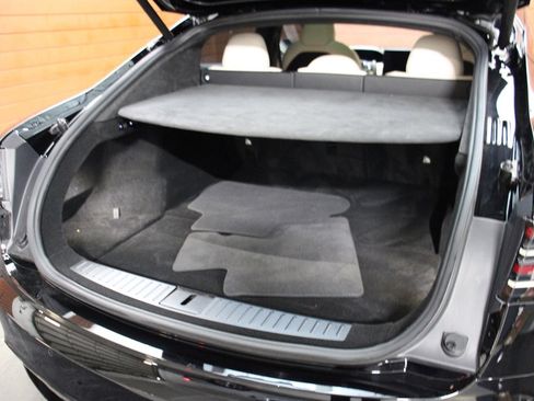 Used 2022 Tesla Model S Plaid image 6