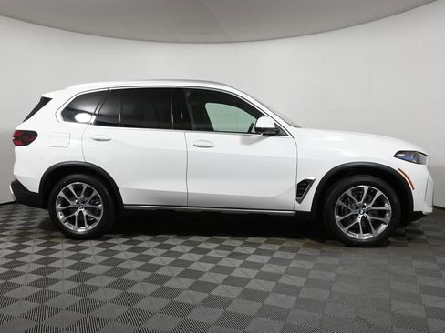 Used 2026 BMW X5 xDrive40i w/ Premium Package image 8