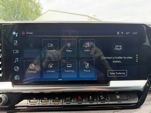 Used 2024 Chevrolet Silverado 1500 LTZ AWD/4WD image 18