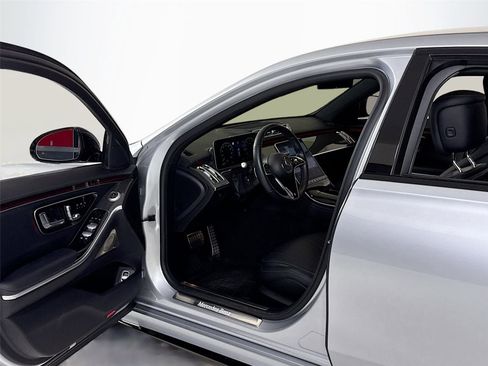 Used 2023 Mercedes-Benz S 500 4MATIC w/ AMG Line image 12