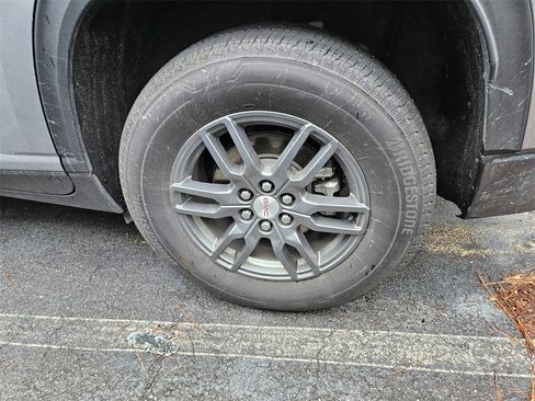 Used 2025 GMC Acadia Elevation image 10