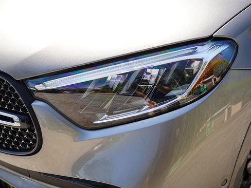 Used 2024 Mercedes-Benz GLC 300 4MATIC w/ AMG Line image 4