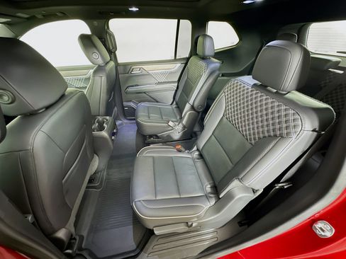 Used 2024 GMC Acadia Denali w/ Super Cruise Package image 29