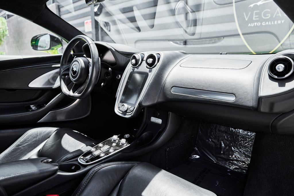 Used 2023 McLaren GT RWD image 40