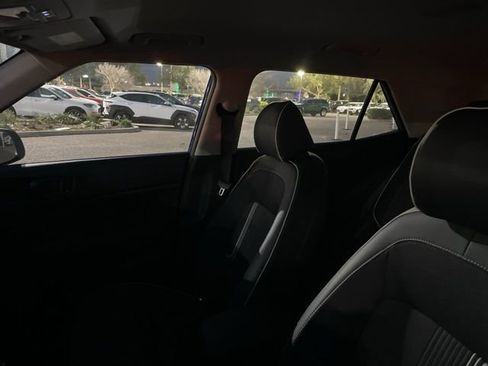 Used 2025 Hyundai Venue Limited image 7