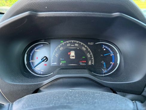 Used 2024 Toyota RAV4 XLE w/ Convenience Package AWD/4WD image 8