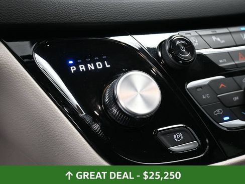Used 2024 Chrysler Pacifica Touring-L FWD image 26