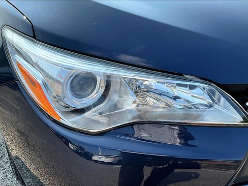 Used 2015 Toyota Camry XLE w/ Moonroof Package FWD image 31