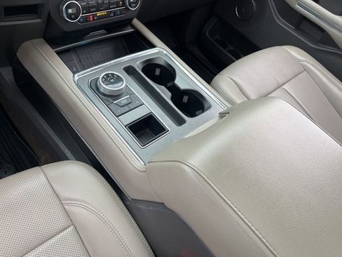 Used 2021 Ford Expedition Max XLT image 21