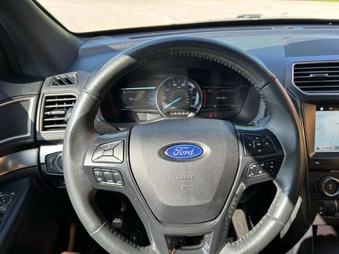 Used 2018 Ford Explorer XLT w/ Equipment Group 202A AWD/4WD image 19