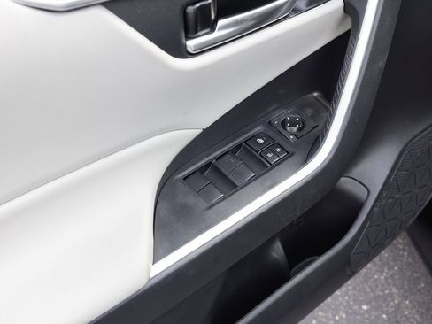 Certified 2020 Toyota RAV4 XLE w/ Carpet Mat Package FWD image 9