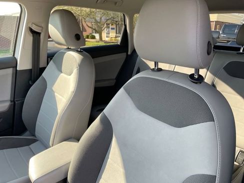 Used 2022 Volkswagen Taos SE image 11