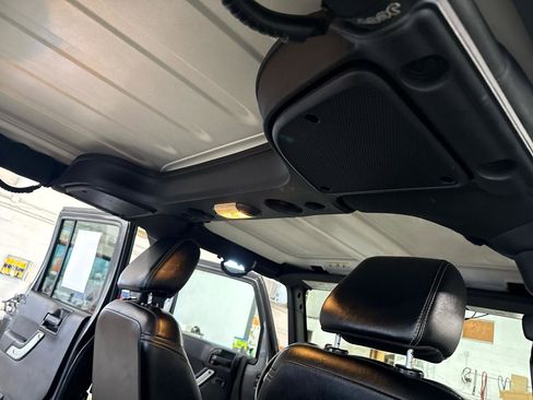 Used 2017 Jeep Wrangler Unlimited Rubicon image 41