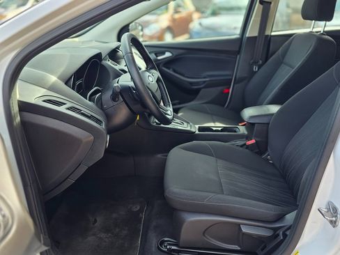 Used 2016 Ford Focus SE w/ SE Sport Package image 22