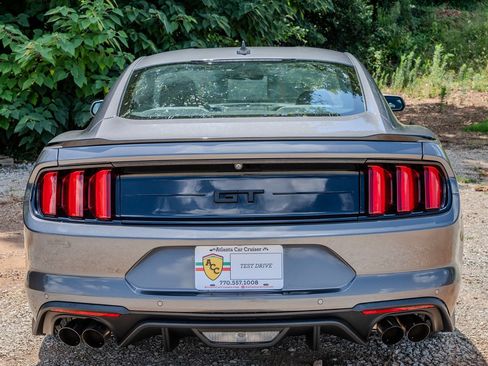 Used 2021 Ford Mustang GT RWD image 4