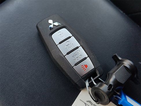 Used 2024 Mitsubishi Outlander SE image 31