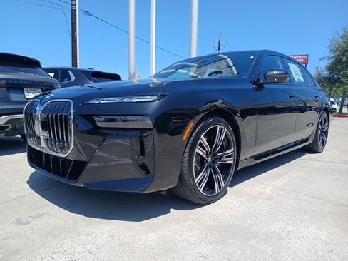 New 2025 BMW 740i w/ Executive Package image 3