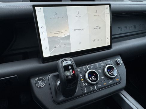 Certified 2025 Land Rover Defender 110 X-Dynamic SE AWD/4WD image 20
