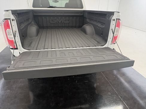 Used 2015 GMC Canyon SLT image 18
