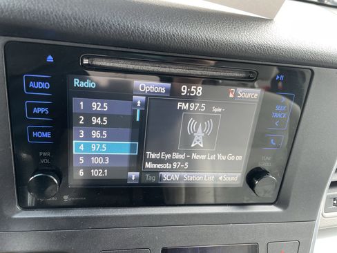 Used 2015 Toyota Sienna LE FWD image 20