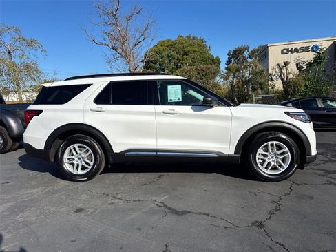Used 2025 Ford Explorer Active image 7