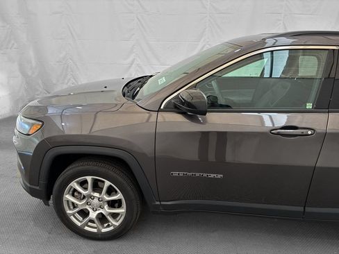 Used 2024 Jeep Compass Latitude AWD/4WD image 3