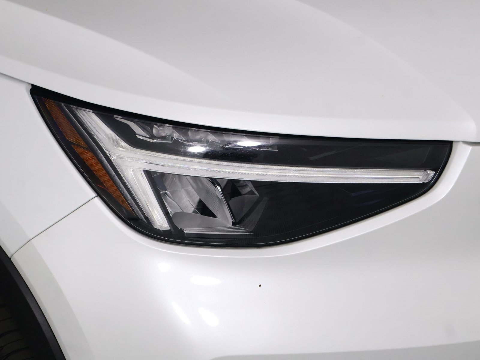 Certified 2023 Volvo XC40 Recharge Core AWD/4WD image 24