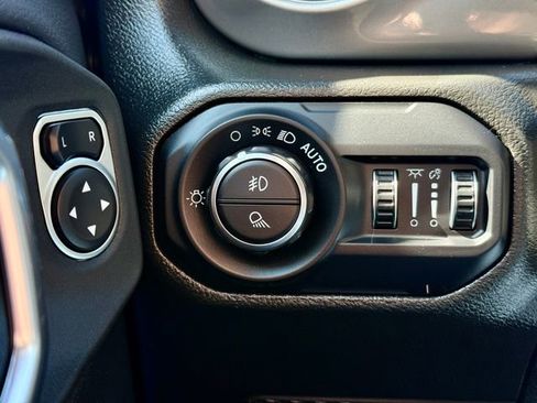 Used 2022 Jeep Gladiator Overland w/ Dual Top Group image 28