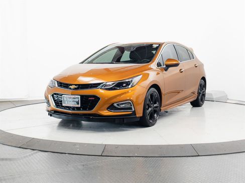 Used 2017 Chevrolet Cruze Premier FWD image 3