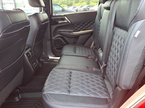 Used 2024 Mitsubishi Outlander SEL AWD/4WD image 14
