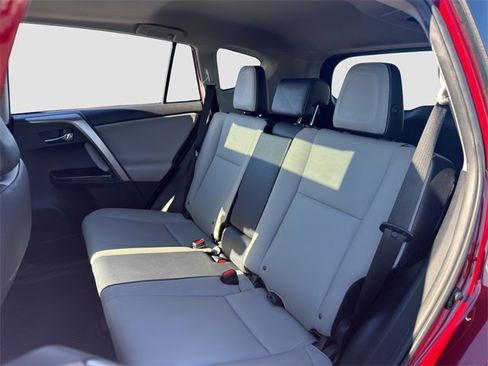 Used 2018 Toyota RAV4 Limited image 13