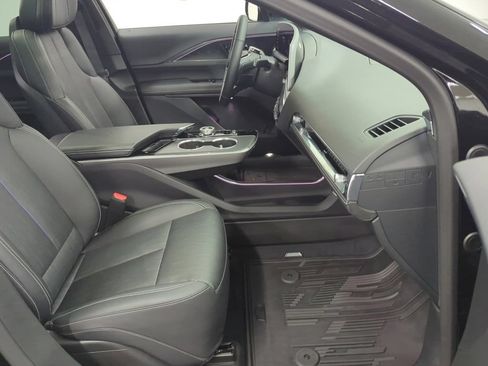 Used 2024 Cadillac Lyriq Luxury AWD/4WD image 36