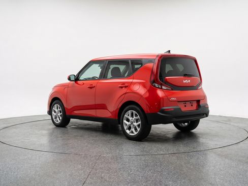 Used 2025 Kia Soul LX w/ LX Technology Package FWD image 6