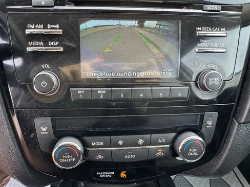 Used 2017 Nissan Rogue SV image 20