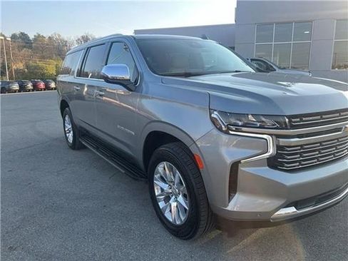 Used 2024 Chevrolet Suburban Premier AWD/4WD image 3