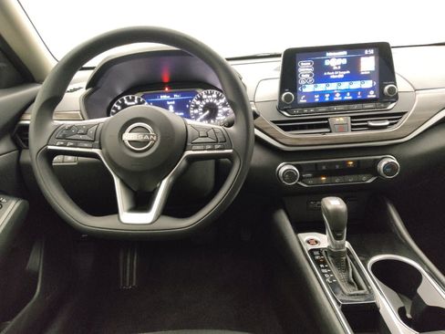 Used 2024 Nissan Altima 2.5 SV FWD image 22