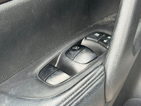 Used 2014 Nissan Rogue S image 20