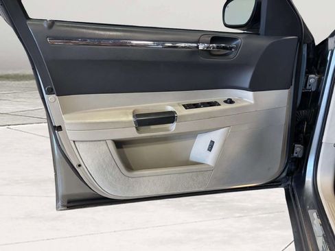 Used 2006 Chrysler 300 SRT8 w/ SRT Option Group II image 15