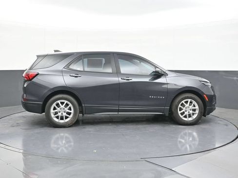 Used 2022 Chevrolet Equinox LS w/ Driver Confidence II Package FWD image 16