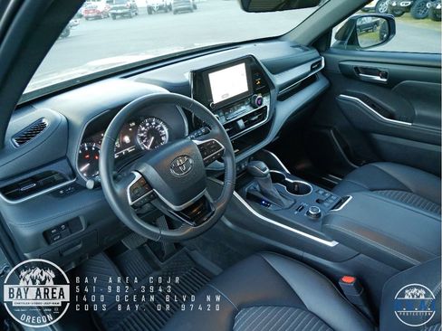 Used 2024 Toyota Highlander XSE image 11