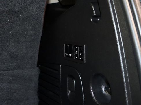 Used 2019 Cadillac Escalade Premium Luxury image 32