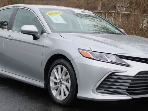 Used 2024 Toyota Camry LE image 3